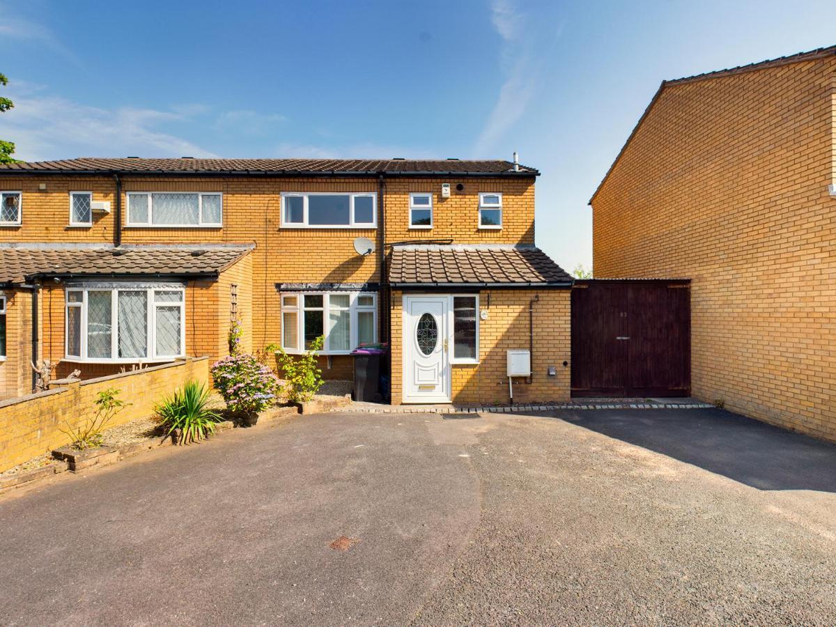 247 Serviced Accommodation In Telford- 3Br House Esterno foto